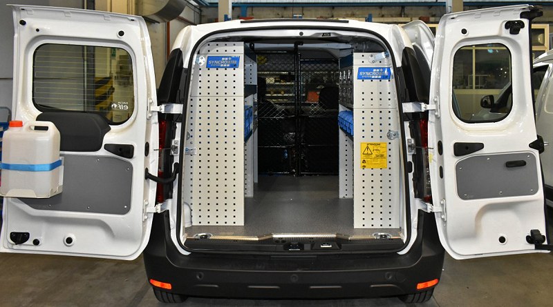 01 Dokker con ripiani e contenitori in plastica Syncro Trentino