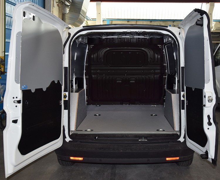 04 fiat doblo con pianale gommato e pannelli interni Trentino