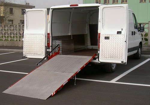 Ducato allestito con pedana di carico